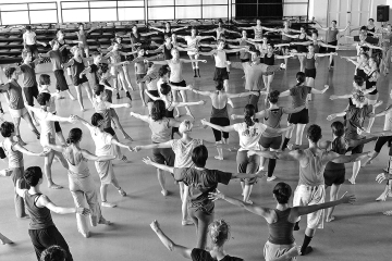 25_Dancers at the Gaga Intensive Summer Course. Photo by Gadi Dagon_54291